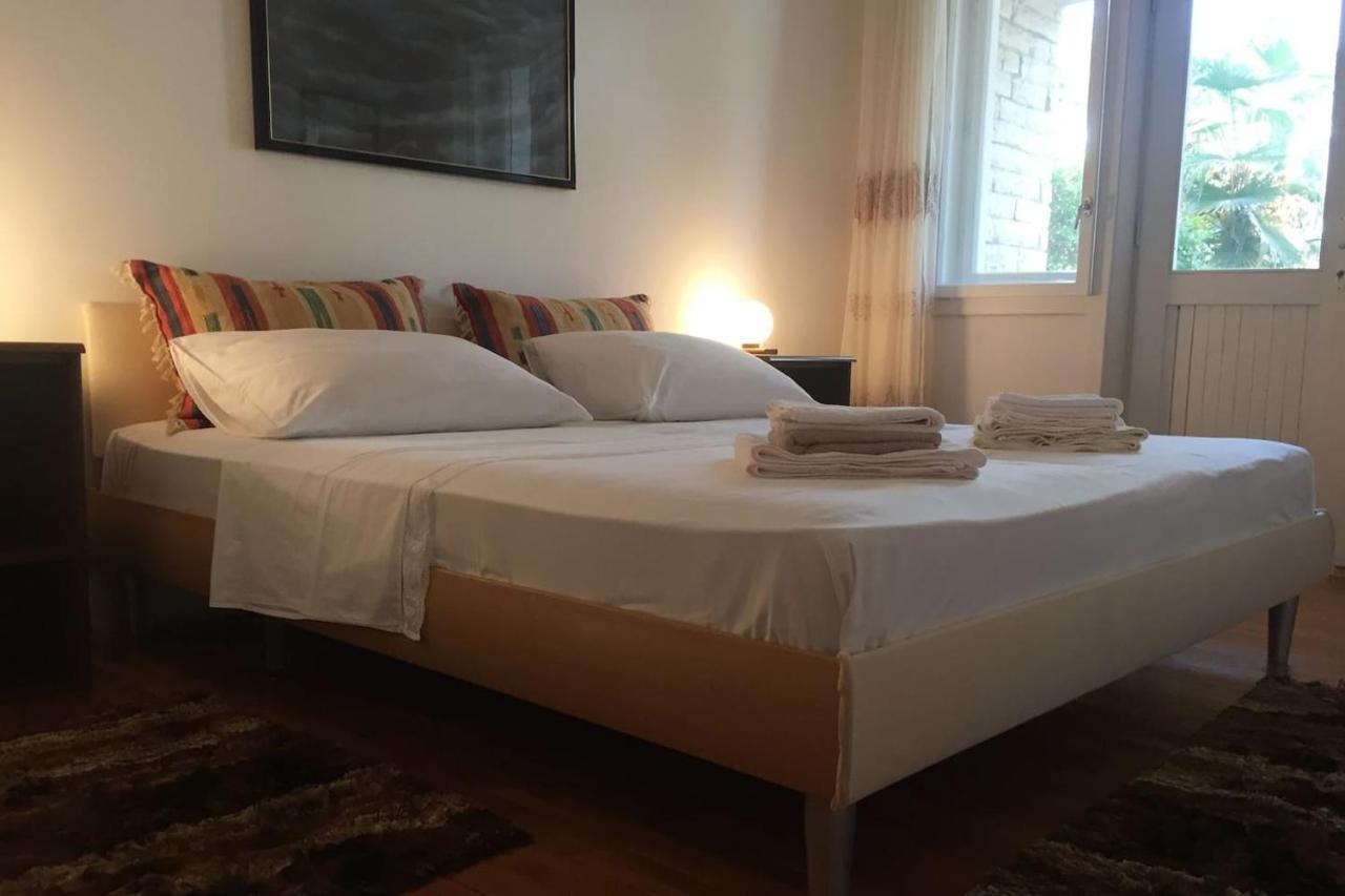 Domic ,Two Bedrooms Whit Large Terrace Njivice Buitenkant foto